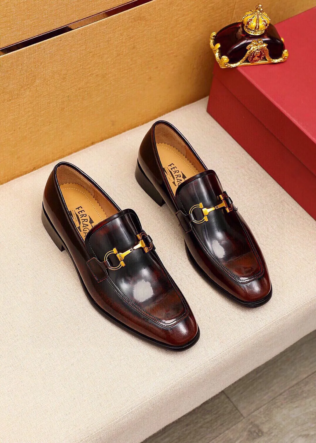 Men's shoes 💰520 💐 Product trademark: Ferragamo "Ferragamo" casual leather shoes Regular size: 38-44 (45🉑️customized) Product materials: Selected imported first-layer open-edge beaded cowhide upper + original hardware buckle, imported water-dyed cowhide leather lining. Strong three-dimensional visual effect, combined outsole Color: 3⃣️colors available
